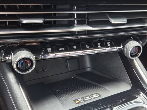 New 2026 Chevrolet Traverse LT w/ Midnight/Sport Edition image 18