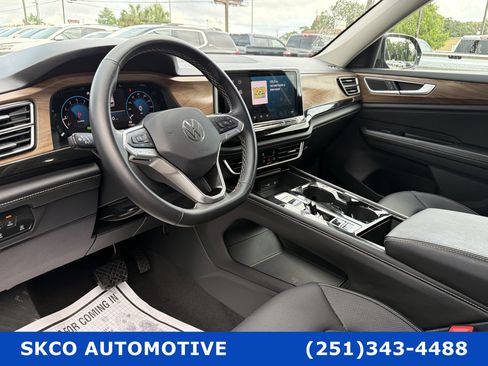 Used 2025 Volkswagen Atlas SE AWD/4WD image 21