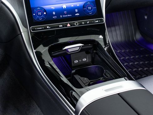 Used 2025 Mercedes-Benz C 300 4MATIC Sedan image 24