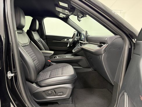 Used 2025 Ford Explorer ST-Line w/ ST-Line Street Pack image 26