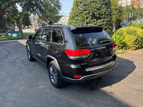 Used 2017 Jeep Grand Cherokee Limited w/ Luxury Group II AWD/4WD image 4