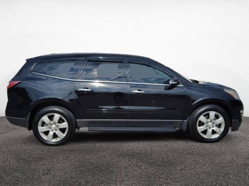 Used 2017 Chevrolet Traverse LT w/ Style and Technology Package FWD image 8