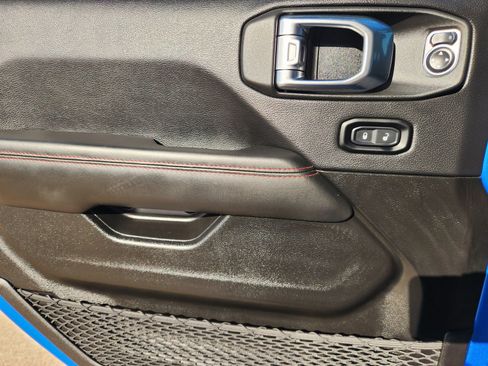 Used 2025 Jeep Wrangler Unlimited Rubicon image 23