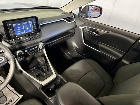 Used 2021 Toyota RAV4 XLE AWD/4WD image 18