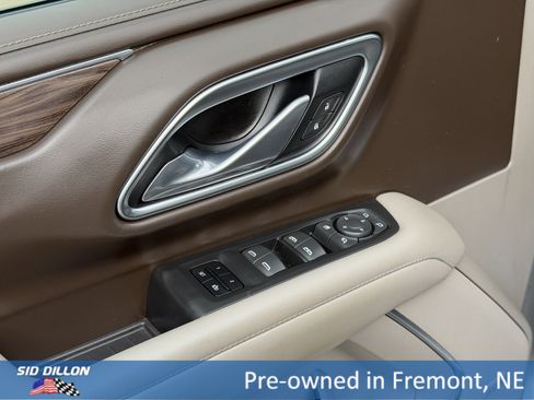 Certified 2021 Chevrolet Suburban LT w/ Luxury Package AWD/4WD image 15