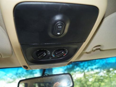 Used 2006 Ford Explorer Eddie Bauer image 36