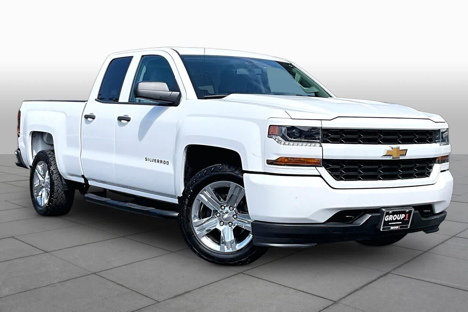 Used 2017 Chevrolet Silverado 1500 Custom w/ Custom Convenience Package RWD image 3