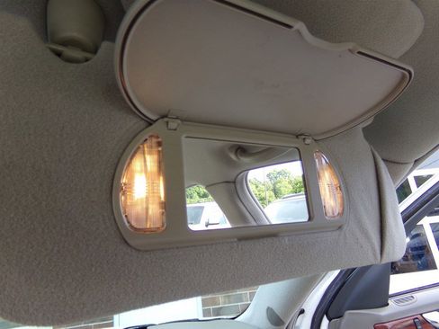 Used 2003 Cadillac De Ville Sedan w/ Comfort & Convenience Package image 47