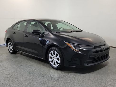 Used 2023 Toyota Corolla LE FWD image 1
