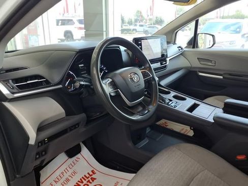 Used 2021 Toyota Sienna LE FWD image 14