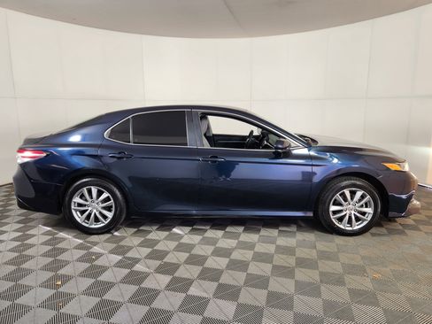 Used 2018 Toyota Camry LE image 8