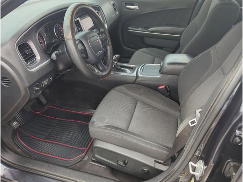 Used 2019 Dodge Charger SXT image 9