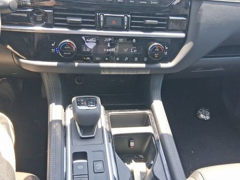Used 2025 Nissan Pathfinder Platinum AWD/4WD image 27