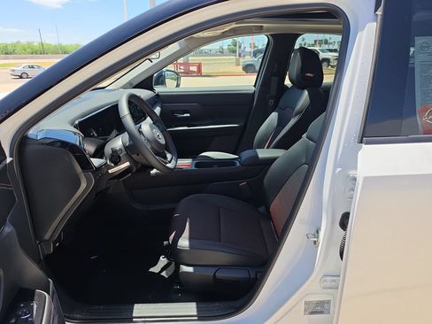 New 2026 Nissan Kicks SR w/ SR Premium Package FWD image 24