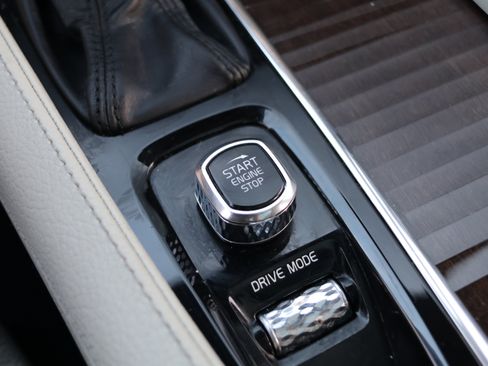 Used 2019 Volvo XC90 T6 Momentum w/ Protection Package Premier AWD/4WD image 28