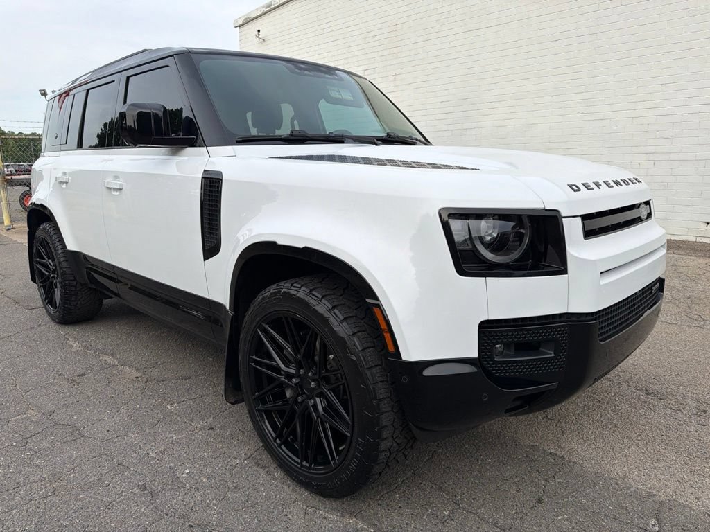 Used 2023 Land Rover Defender 110 X-Dynamic SE AWD/4WD image 8