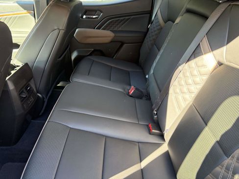 Used 2024 GMC Canyon Denali image 31