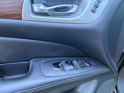 Used 2020 Nissan Pathfinder Platinum image 10