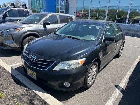 Used 2011 Toyota Camry XLE w/ XLE Extra-Value Pkg #2 image 1