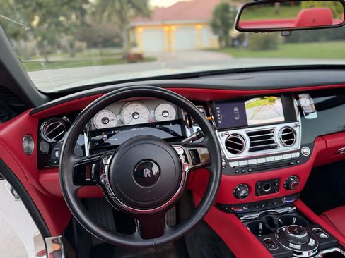 Used 2018 Rolls-Royce Dawn image 19