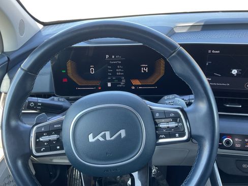 Used 2025 Kia Carnival EX FWD image 12