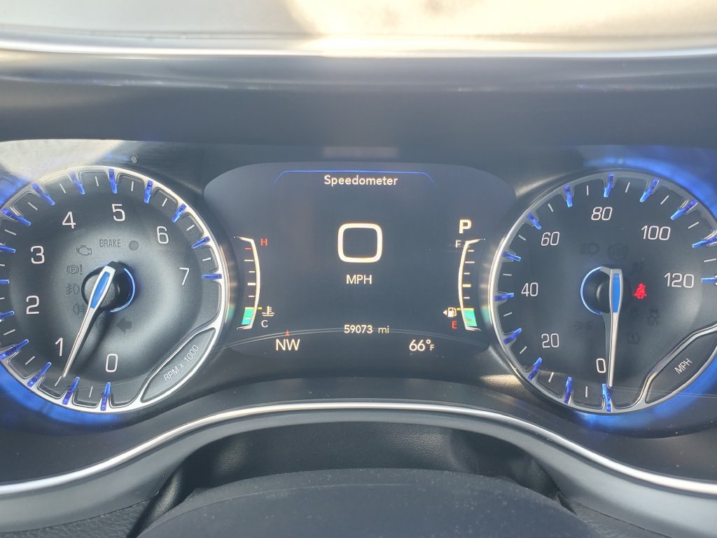 Used 2025 Chrysler Pacifica Limited FWD image 9