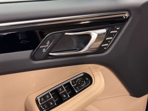 Certified 2026 Porsche Macan AWD/4WD image 23