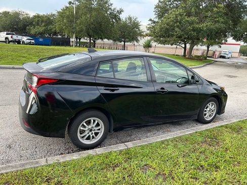 Used 2021 Toyota Prius LE FWD image 6