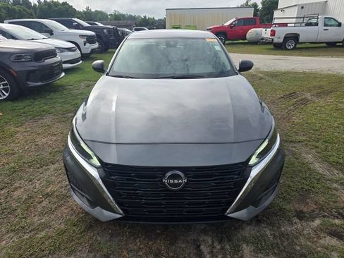 Used 2024 Nissan Altima 2.5 SV FWD image 12