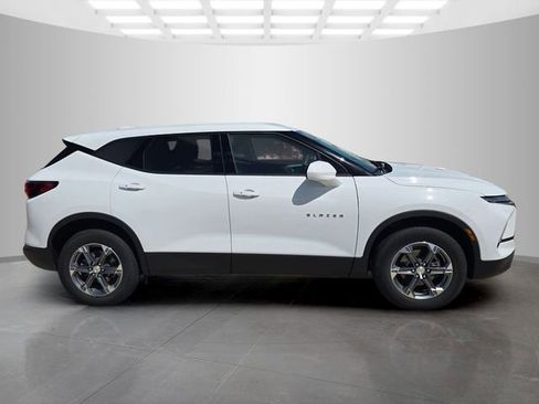 Used 2025 Chevrolet Blazer LT AWD/4WD image 9