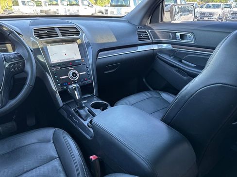Used 2018 Ford Explorer Limited w/ Equipment Group 301A FWD image 31