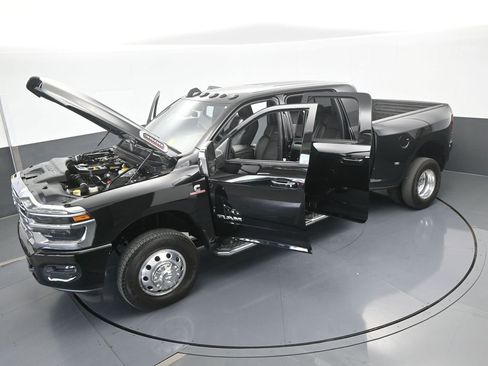 Used 2025 RAM 3500 Laramie image 74