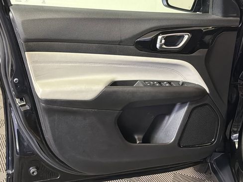 Used 2022 Jeep Compass Limited image 12