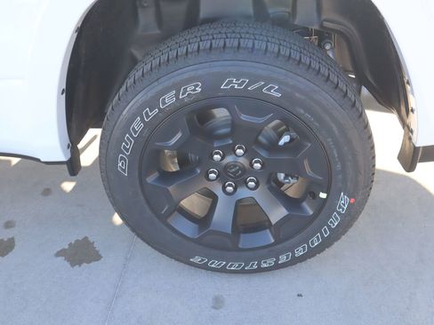 New 2026 RAM 1500 4x4 Crew Cab image 19