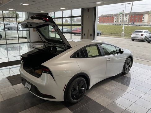 New 2026 Toyota Prius LE image 17