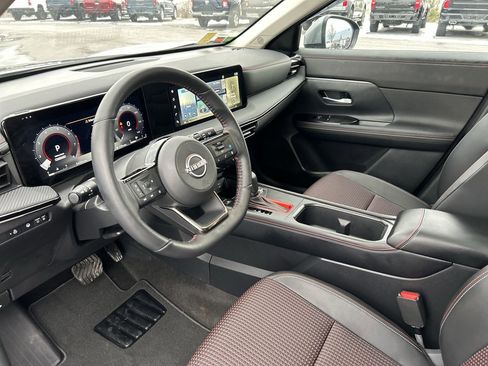 Used 2025 Nissan Kicks SR w/ SR Premium Package image 24