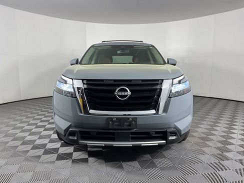 Used 2023 Nissan Pathfinder Platinum image 4