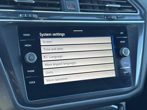 Used 2023 Volkswagen Tiguan SE R-Line image 13