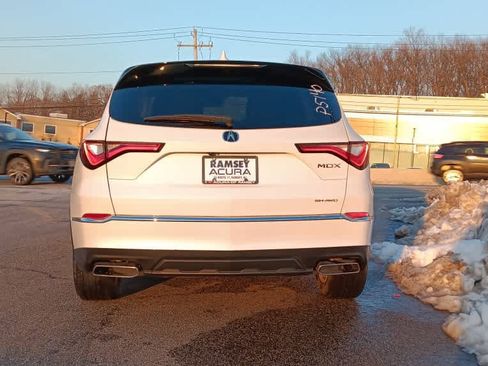 Used 2023 Acura MDX SH-AWD image 4