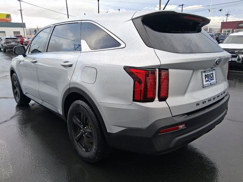 Used 2021 Kia Sorento LX image 5