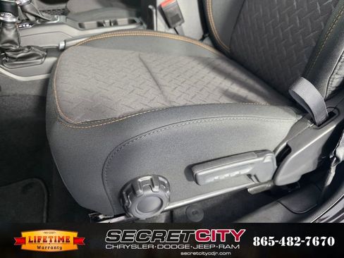 New 2025 Jeep Gladiator Mojave image 13