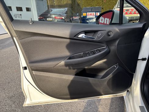 Used 2017 Chevrolet Cruze LT w/ RS Package image 16