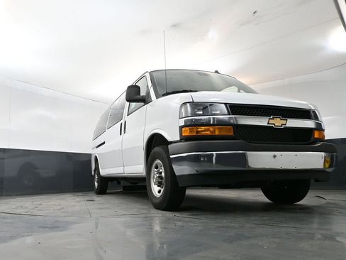 Used 2025 Chevrolet Express 3500 LT w/ LT Preferred Equipment Group RWD image 22