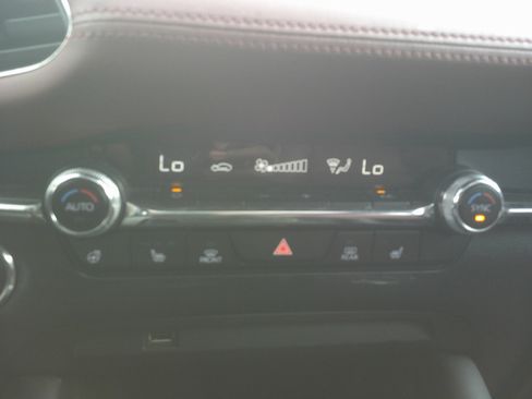 Used 2021 MAZDA MAZDA3 Hatchback w/Premium Plus Pkg image 19