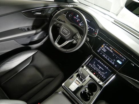 Used 2021 Audi Q8 Prestige w/ Prestige Package image 9