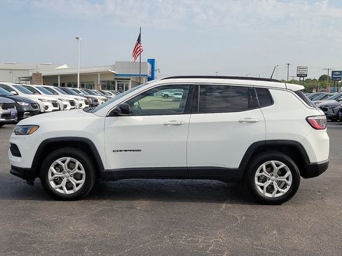 Used 2024 Jeep Compass Latitude AWD/4WD image 3