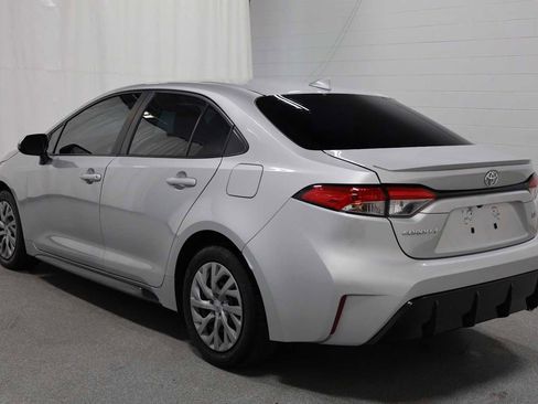 Used 2023 Toyota Corolla SE image 3