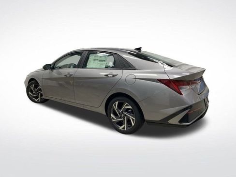 New 2025 Hyundai Elantra Limited image 3
