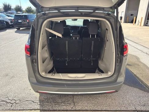 Used 2022 Chrysler Pacifica Touring-L FWD image 14