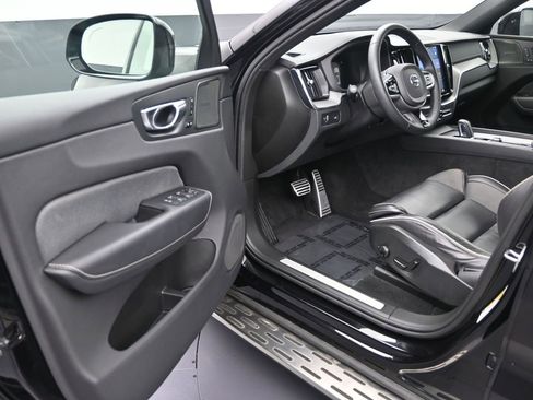 Certified 2022 Volvo XC60 B5 R-Design w/ Advanced Package image 11